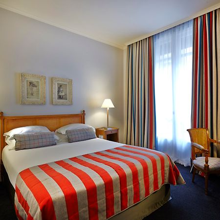 Royal Hotel Paris Champs Elysees Bagian luar foto