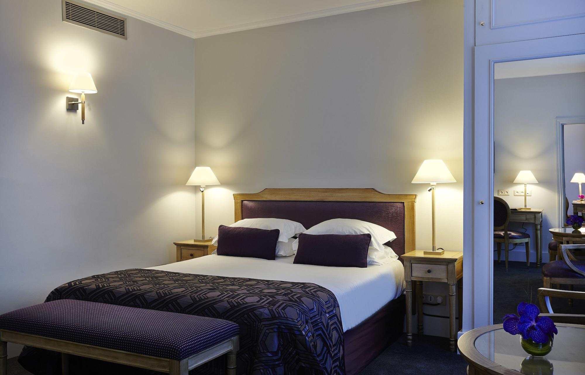 Royal Hotel Paris Champs Elysees Bagian luar foto