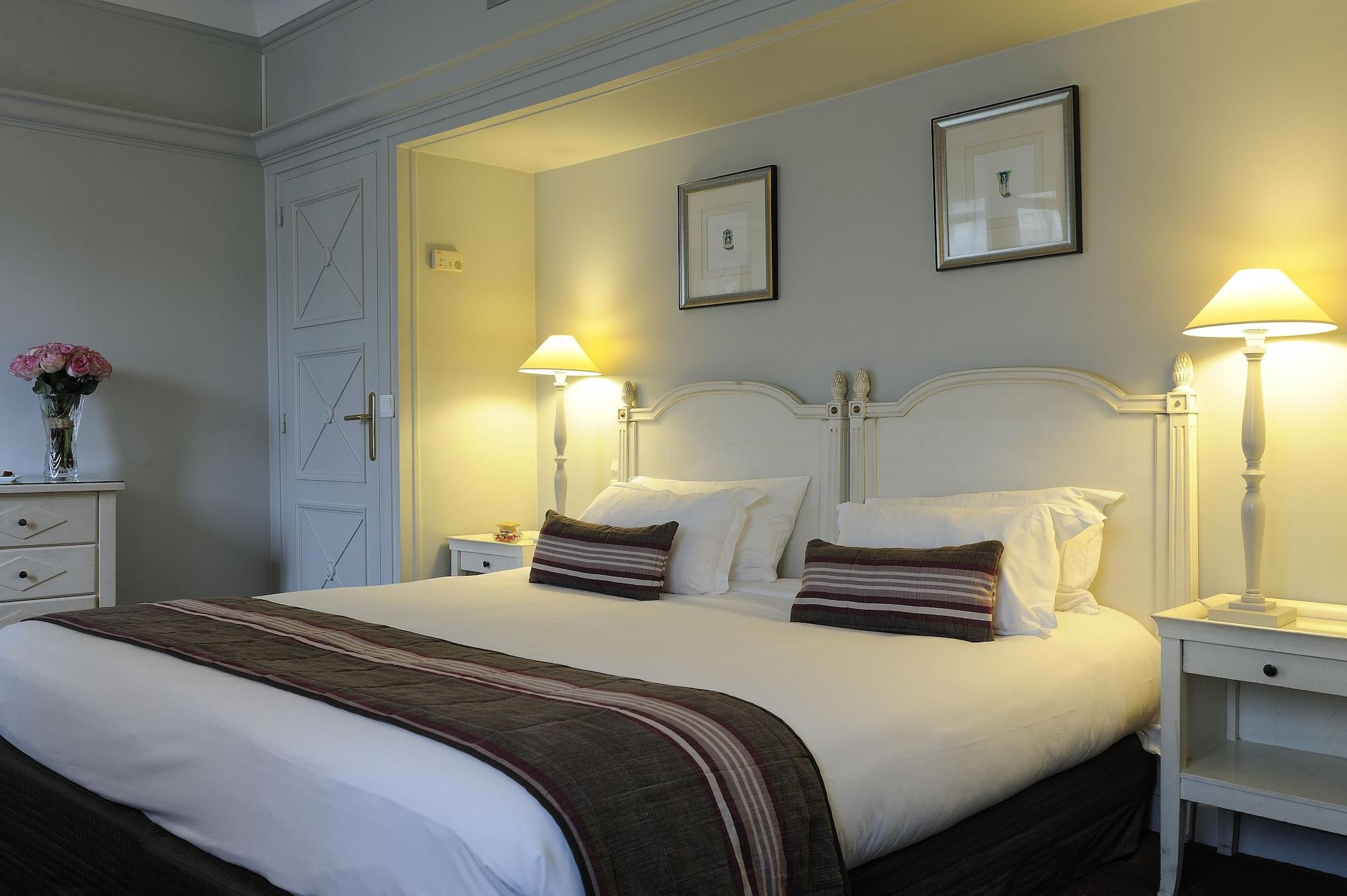 Royal Hotel Paris Champs Elysees Bagian luar foto