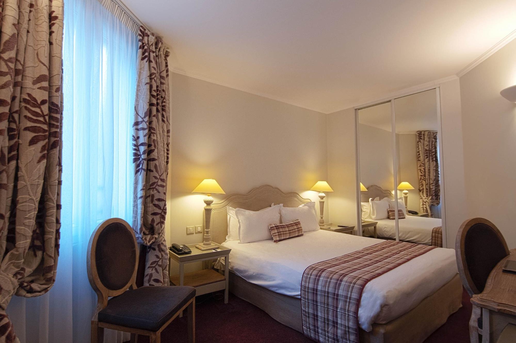 Royal Hotel Paris Champs Elysees Bagian luar foto