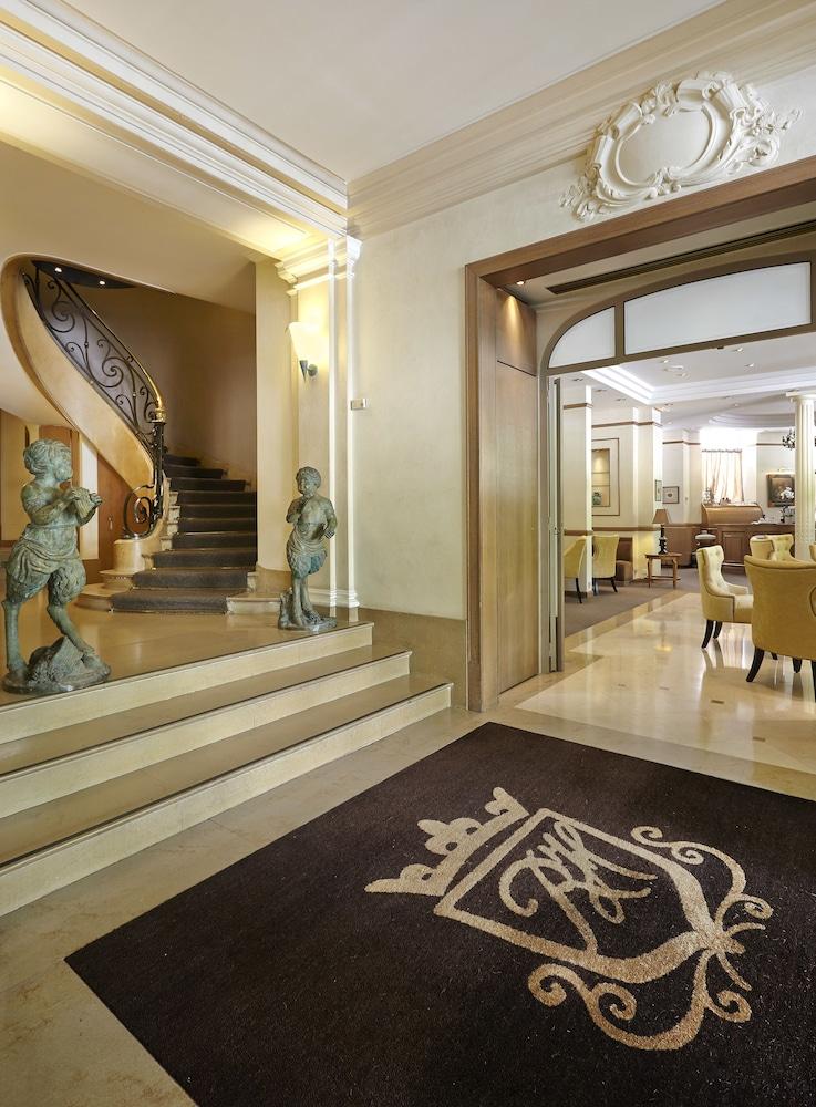 Royal Hotel Paris Champs Elysees Bagian luar foto