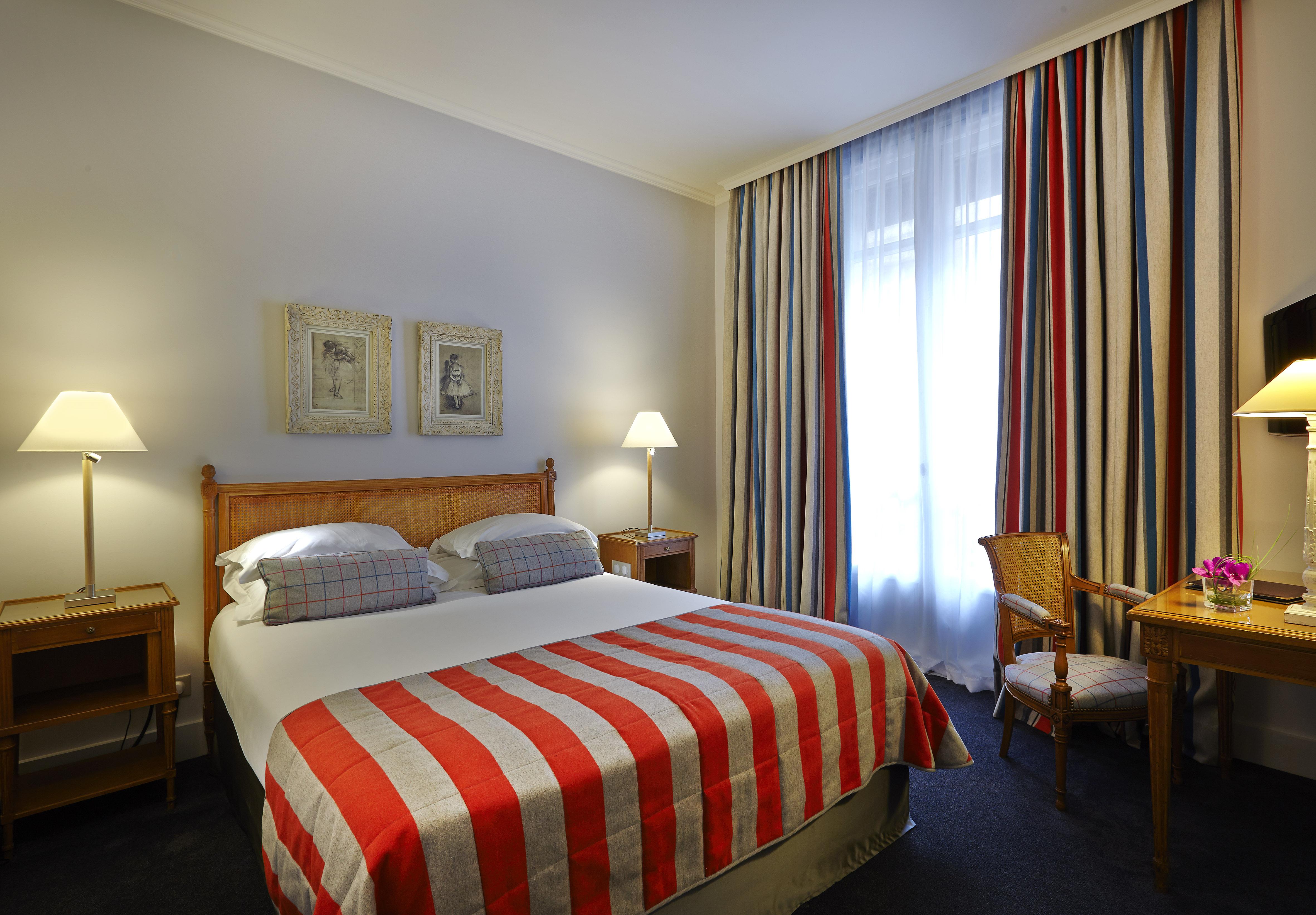 Royal Hotel Paris Champs Elysees Bagian luar foto