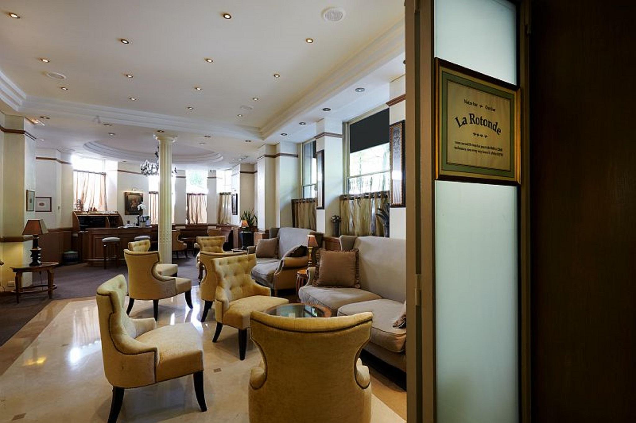 Royal Hotel Paris Champs Elysees Bagian luar foto