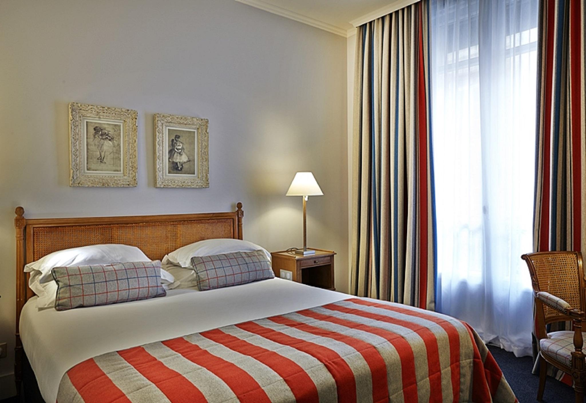 Royal Hotel Paris Champs Elysees Bagian luar foto