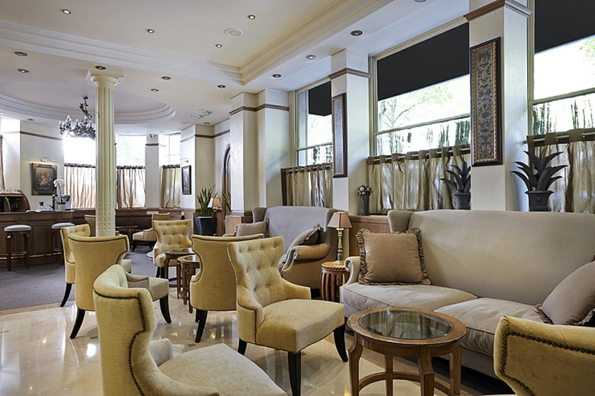 Royal Hotel Paris Champs Elysees Bagian luar foto