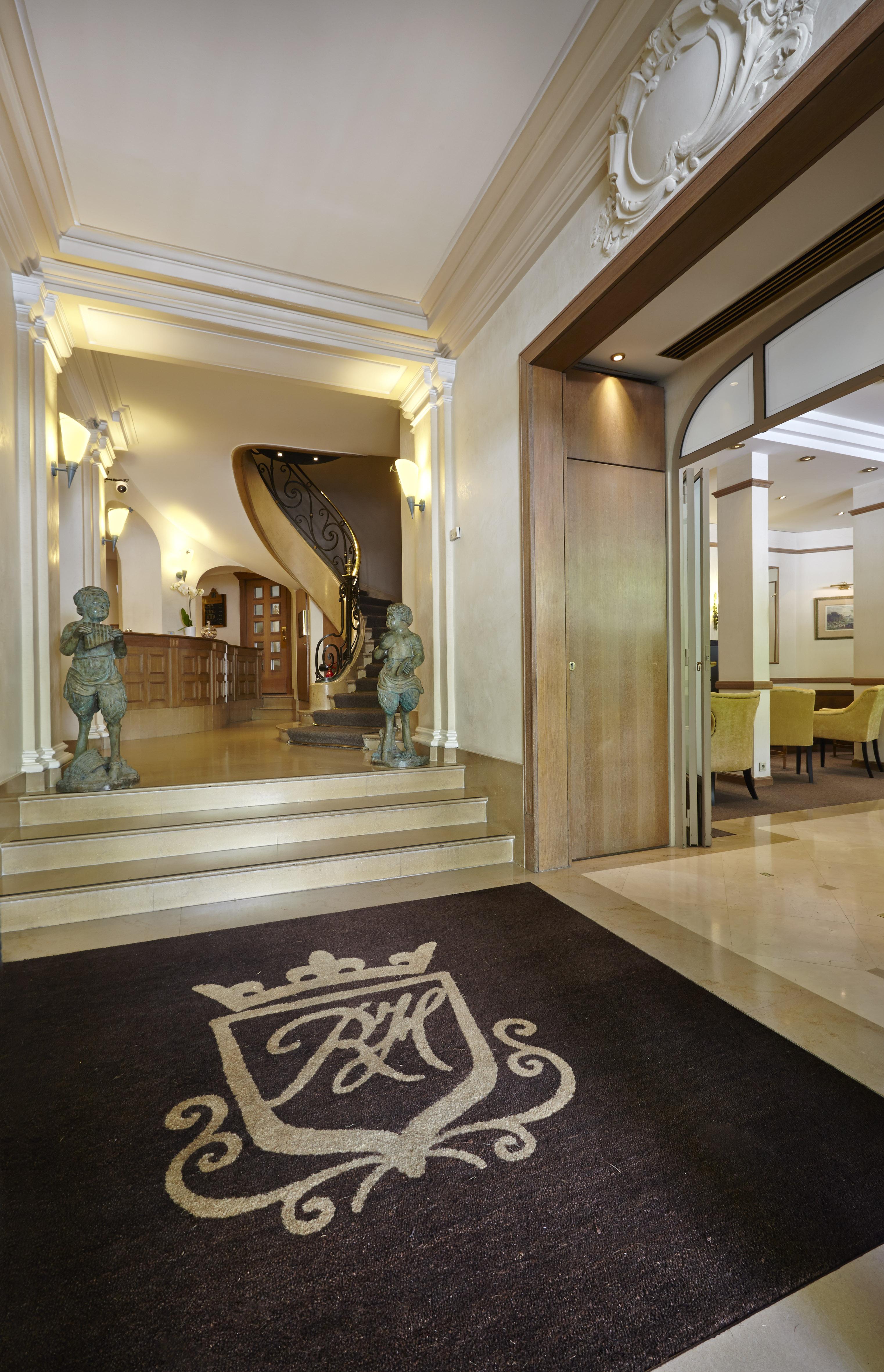 Royal Hotel Paris Champs Elysees Bagian luar foto