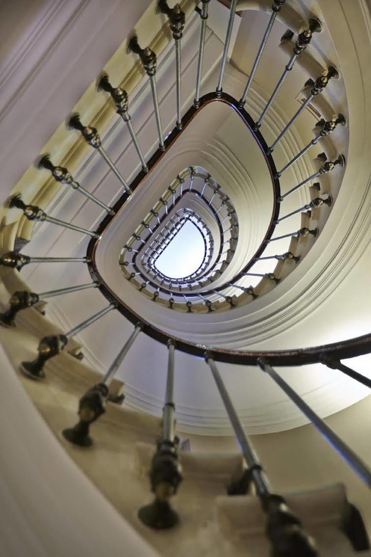 Royal Hotel Paris Champs Elysees Bagian luar foto