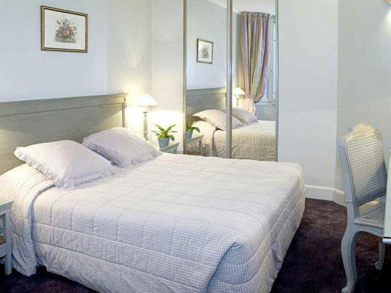 Royal Hotel Paris Champs Elysees Bagian luar foto