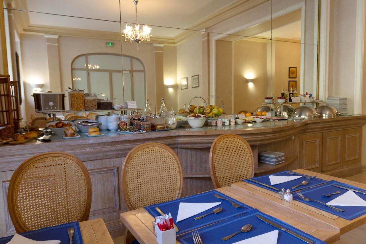Royal Hotel Paris Champs Elysees Bagian luar foto